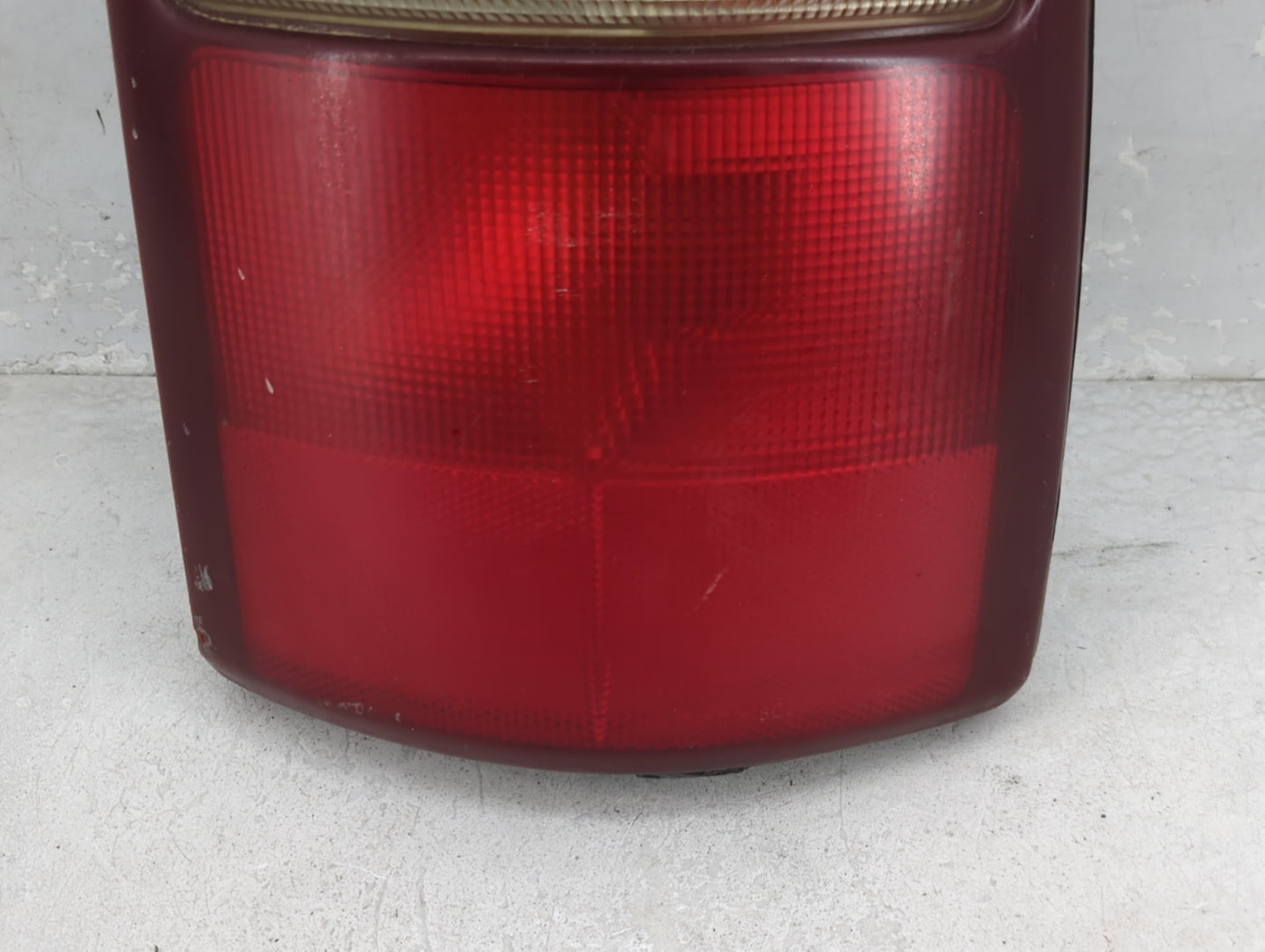 2000-2003 Chevrolet Tahoe Tail Light Assembly Driver Left OEM P/N:16525376 Fits Fits 2000 2001 2002 2003 OEM Used Auto Parts