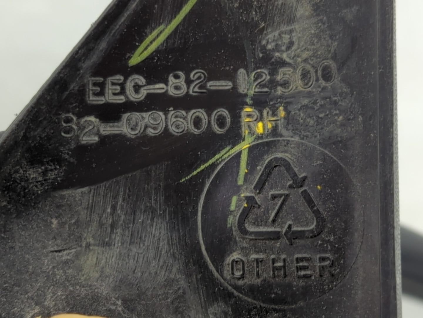 2000-2002 Chevrolet Tahoe Passenger Side View Mirror - Right Door Mirror OEM Used - Oemusedautoparts1.com