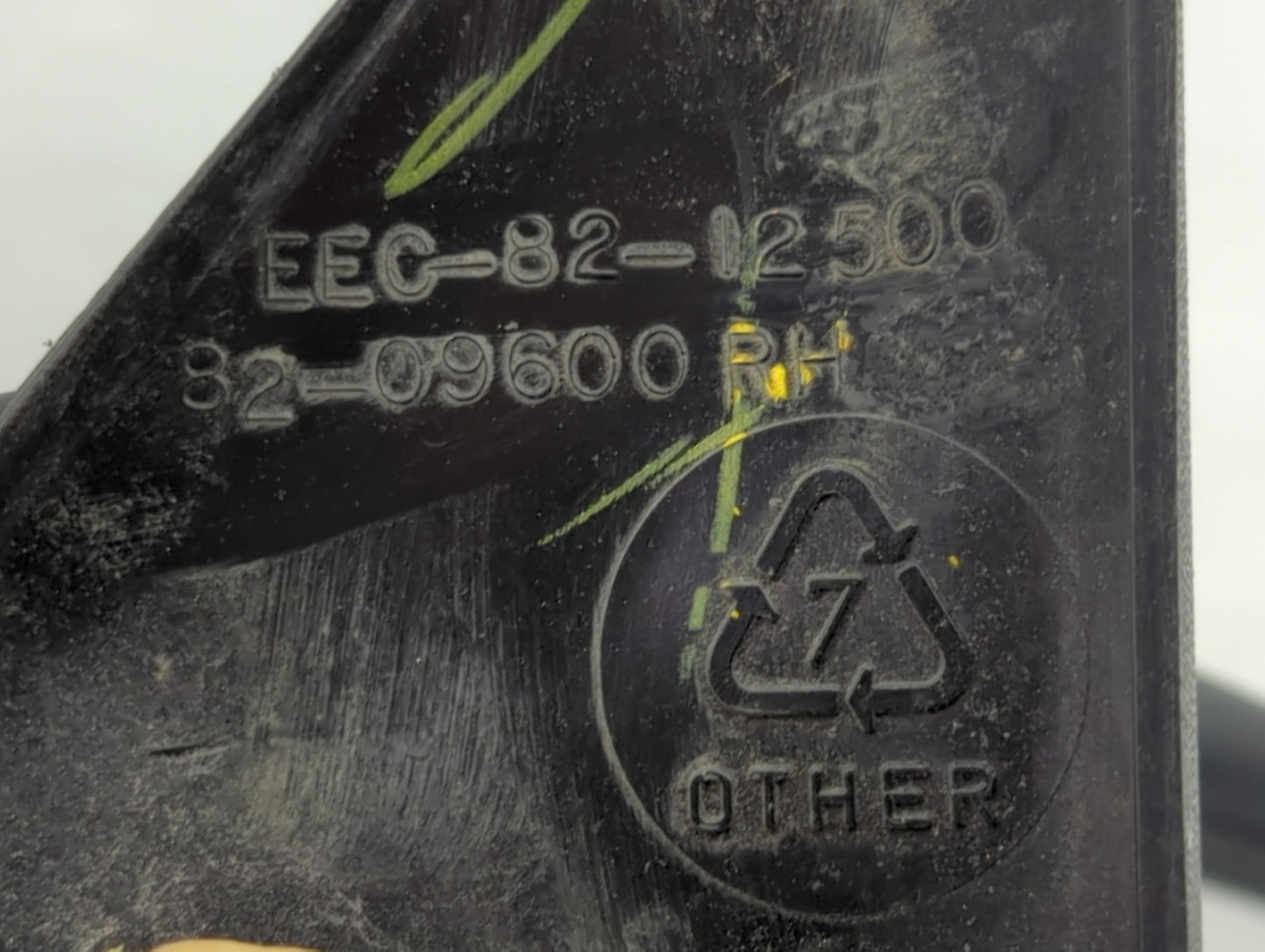 2000-2002 Chevrolet Tahoe Passenger Side View Mirror - Right Door Mirror OEM Used - Oemusedautoparts1.com
