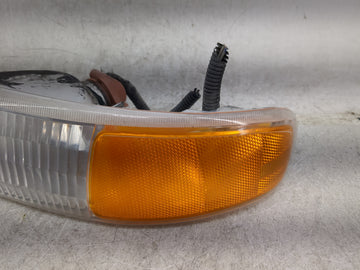 2000-2006 Chevrolet Tahoe Passenger Right Oem Front Light Lamp 1459116