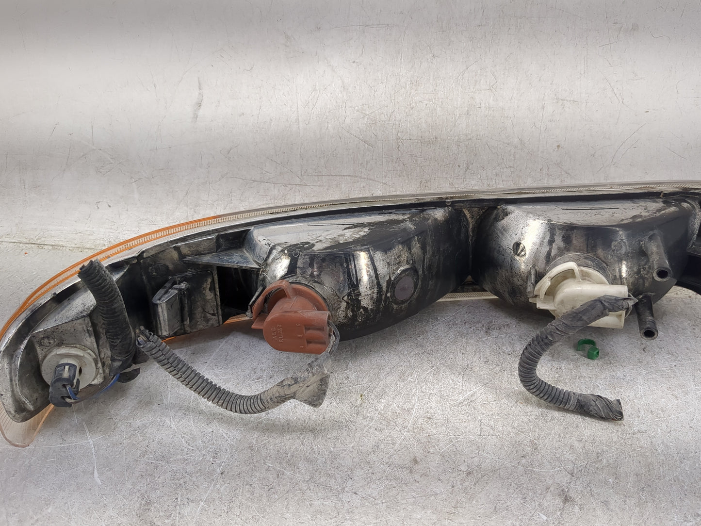 2000-2006 Chevrolet Tahoe Passenger Right Oem Front Light Lamp 1459116 - Oemusedautoparts1.com