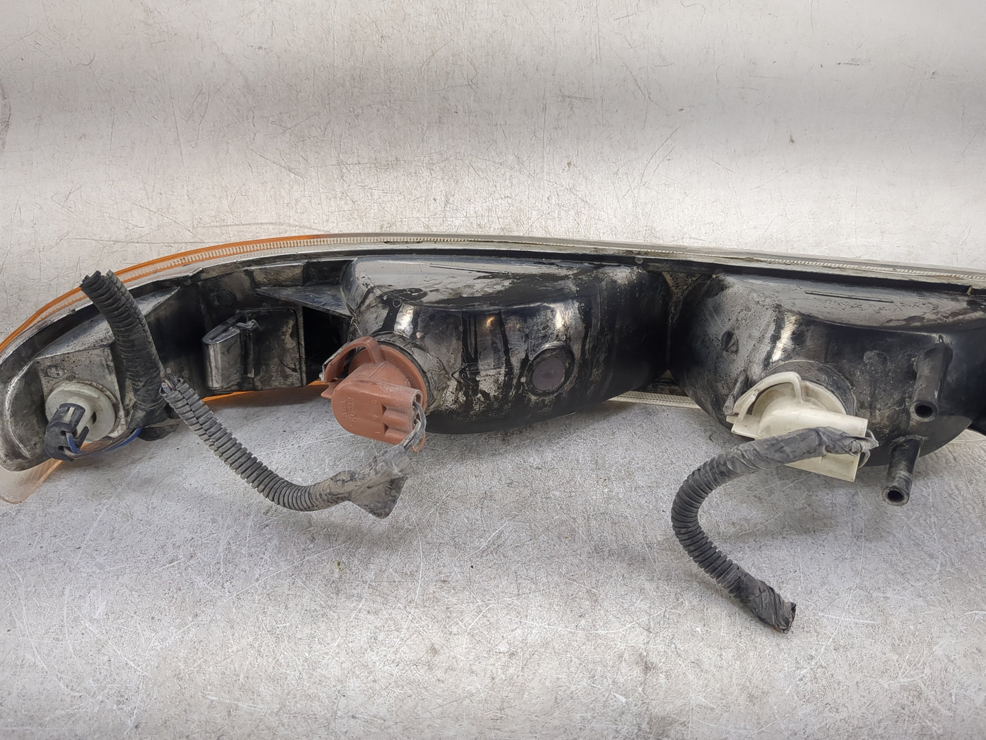 2000-2006 Chevrolet Tahoe Passenger Right Oem Front Light Lamp 1459116 - Oemusedautoparts1.com