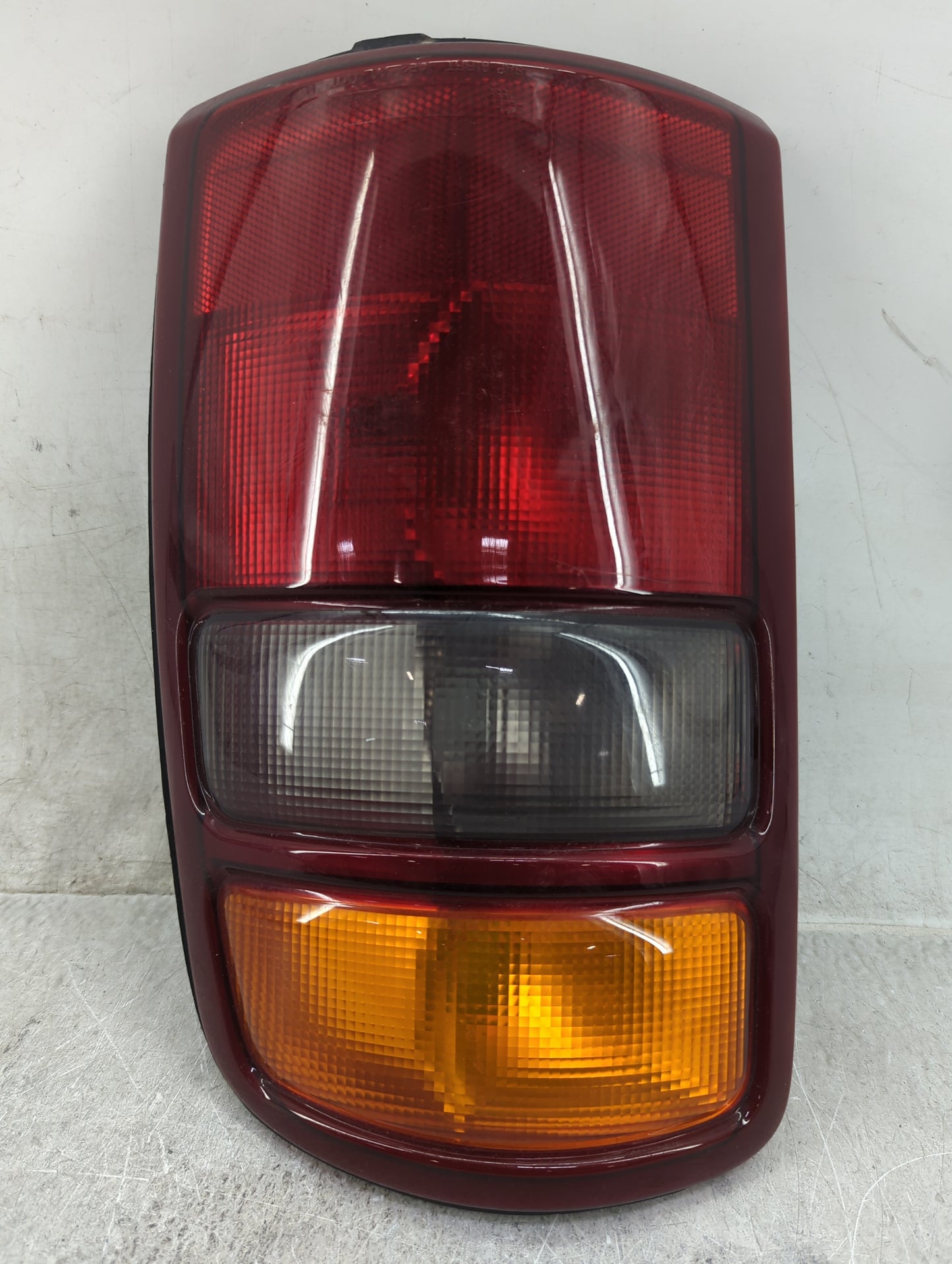 2000-2003 Chevrolet Tahoe Tail Light Assembly Passenger Right OEM P/N:GM314-U000R Fits Fits 2000 2001 2002 2003 OEM Used Aut