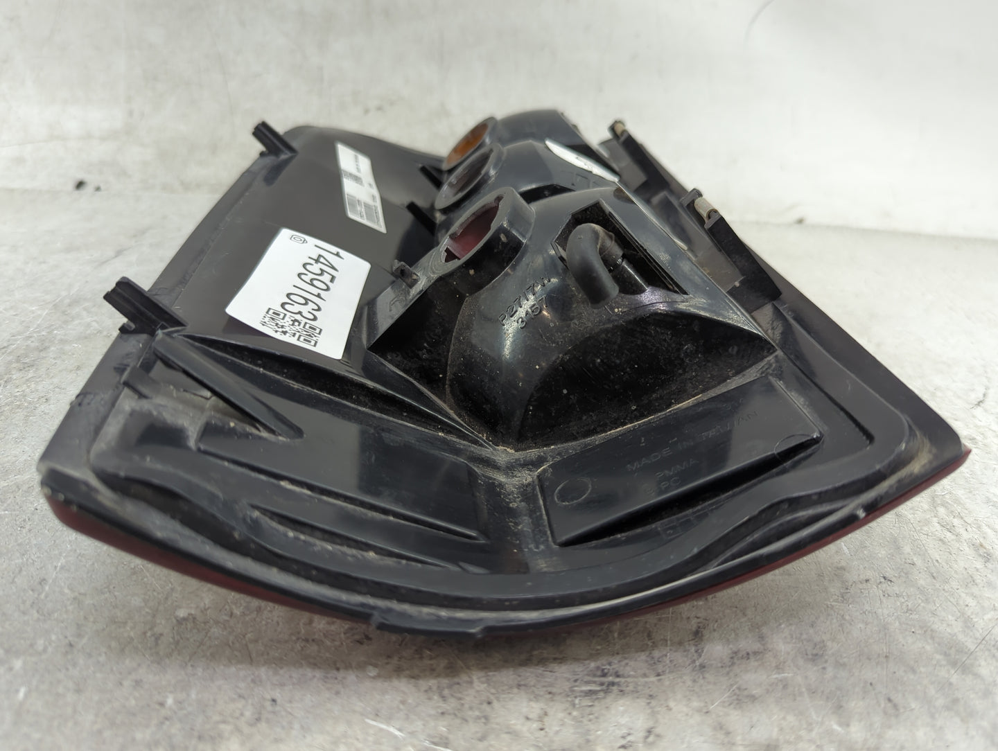 2000-2003 Chevrolet Tahoe Tail Light Assembly Passenger Right OEM P/N:GM314-U000R Fits Fits 2000 2001 2002 2003 OEM Used Aut