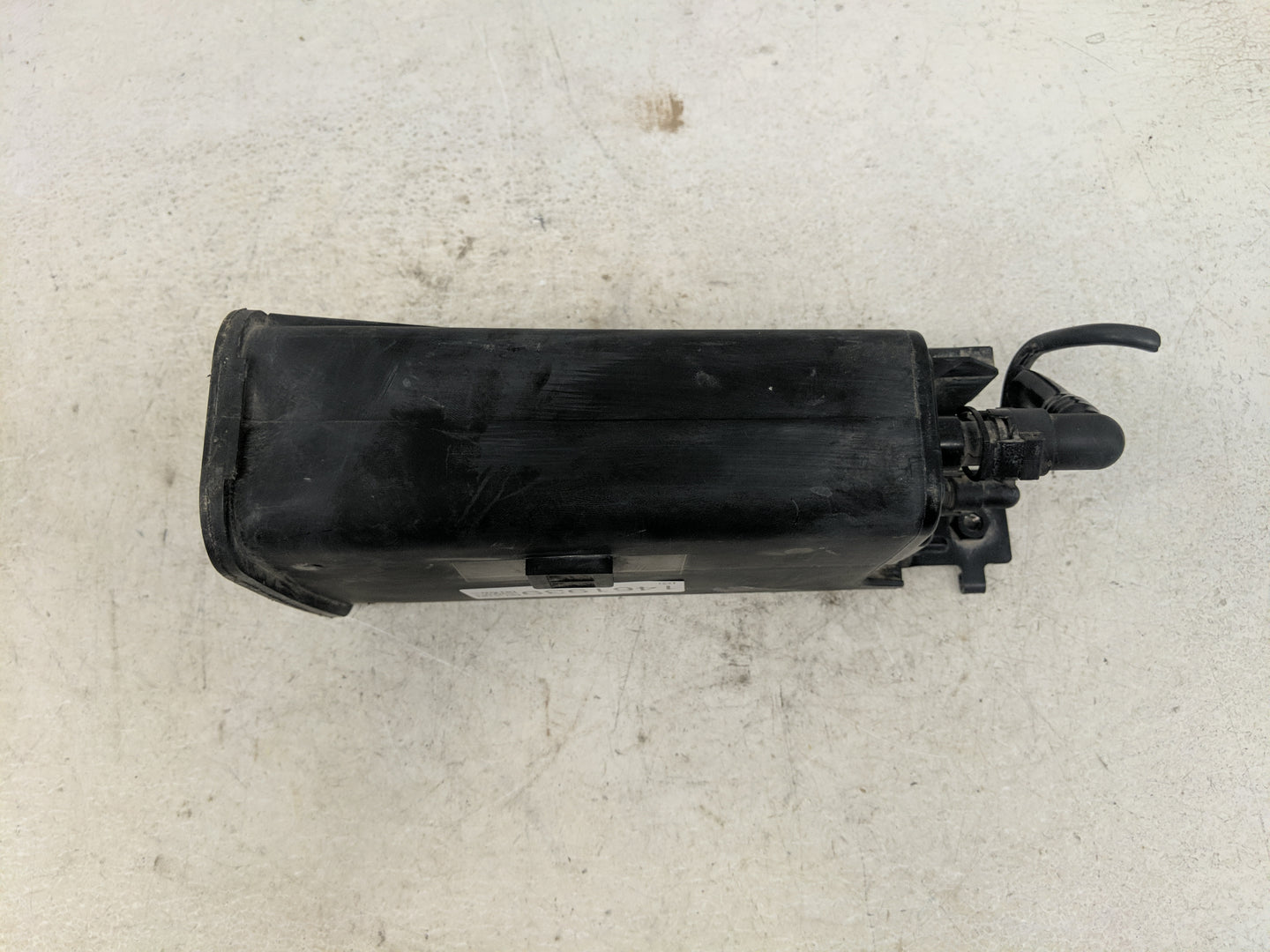 2001 Chevrolet Tahoe Fuel Vapor Charcoal Canister 1461939 - Oemusedautoparts1.com
