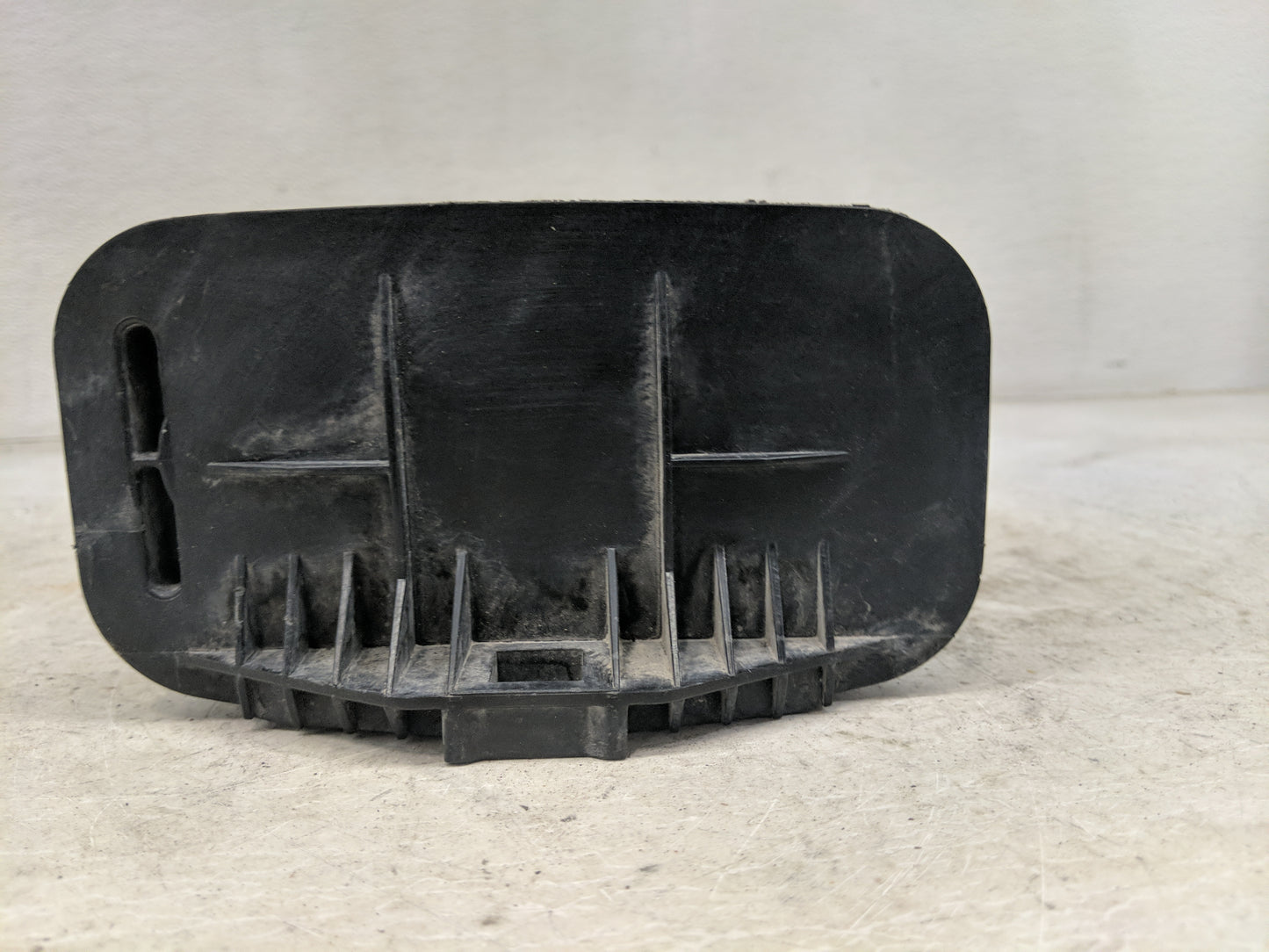 2001 Chevrolet Tahoe Fuel Vapor Charcoal Canister 1461939 - Oemusedautoparts1.com