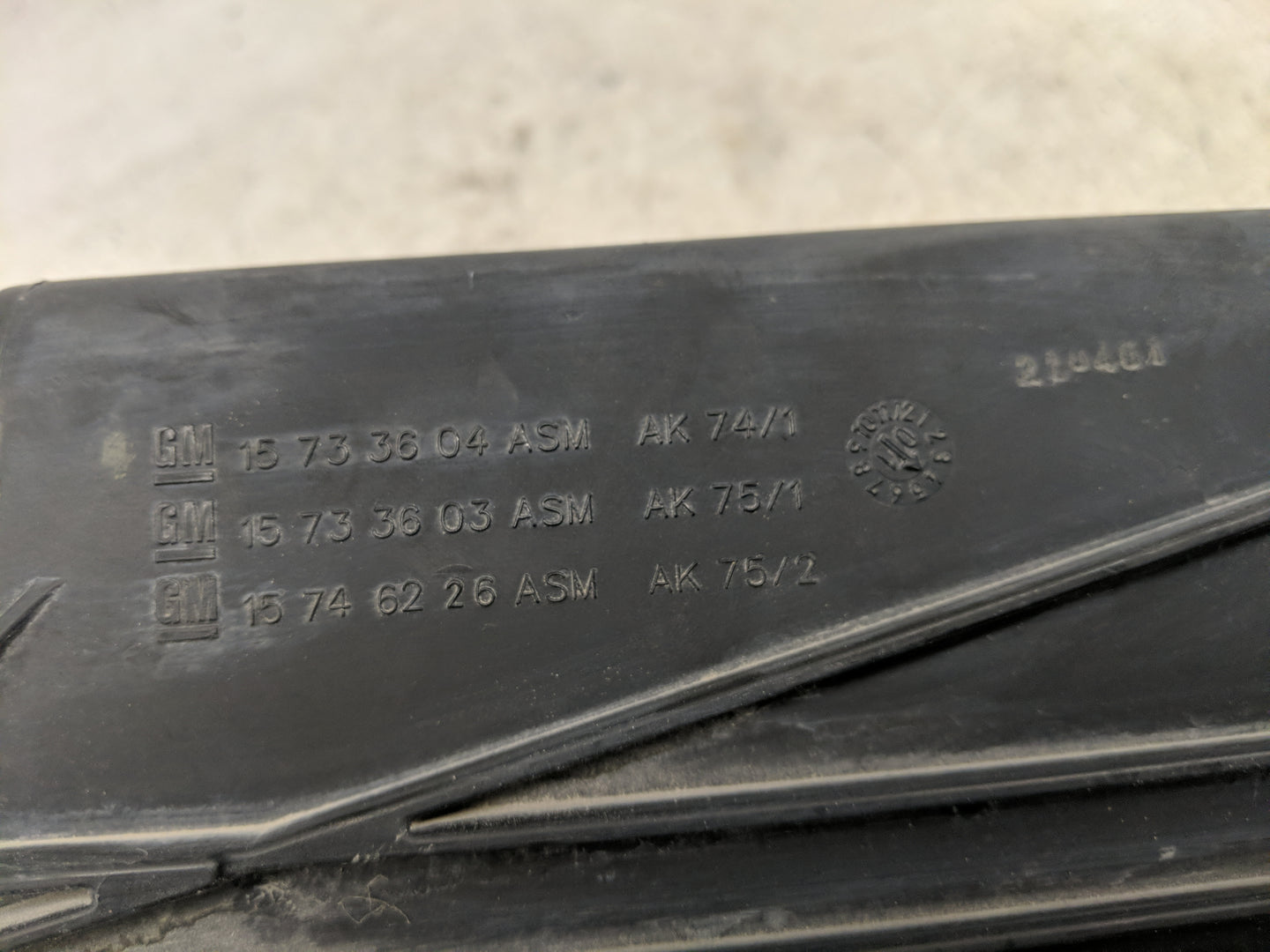 2001 Chevrolet Tahoe Fuel Vapor Charcoal Canister 1461939 - Oemusedautoparts1.com