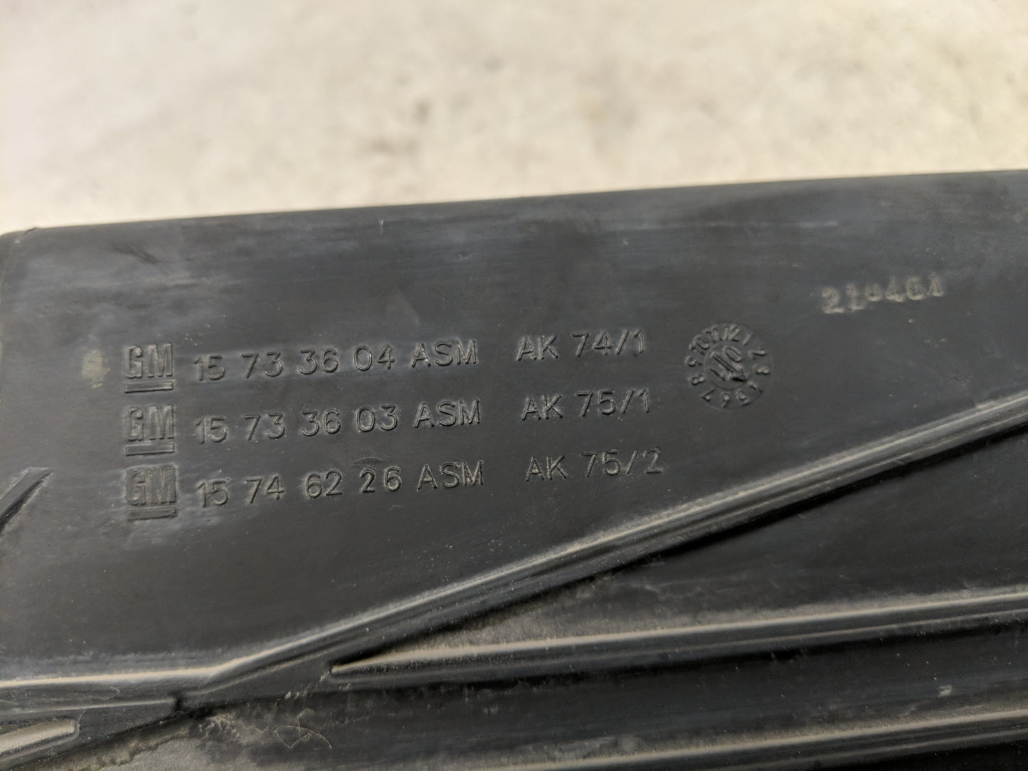 2001 Chevrolet Tahoe Fuel Vapor Charcoal Canister 1461939 - Oemusedautoparts1.com