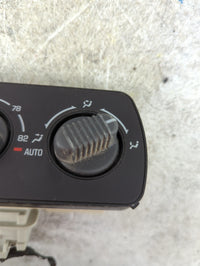 2001 Chevrolet Tahoe Climate Control Module Temperature AC/Heater Replacement P/N:15765095 Fits OEM Used Auto Parts - Oemuse