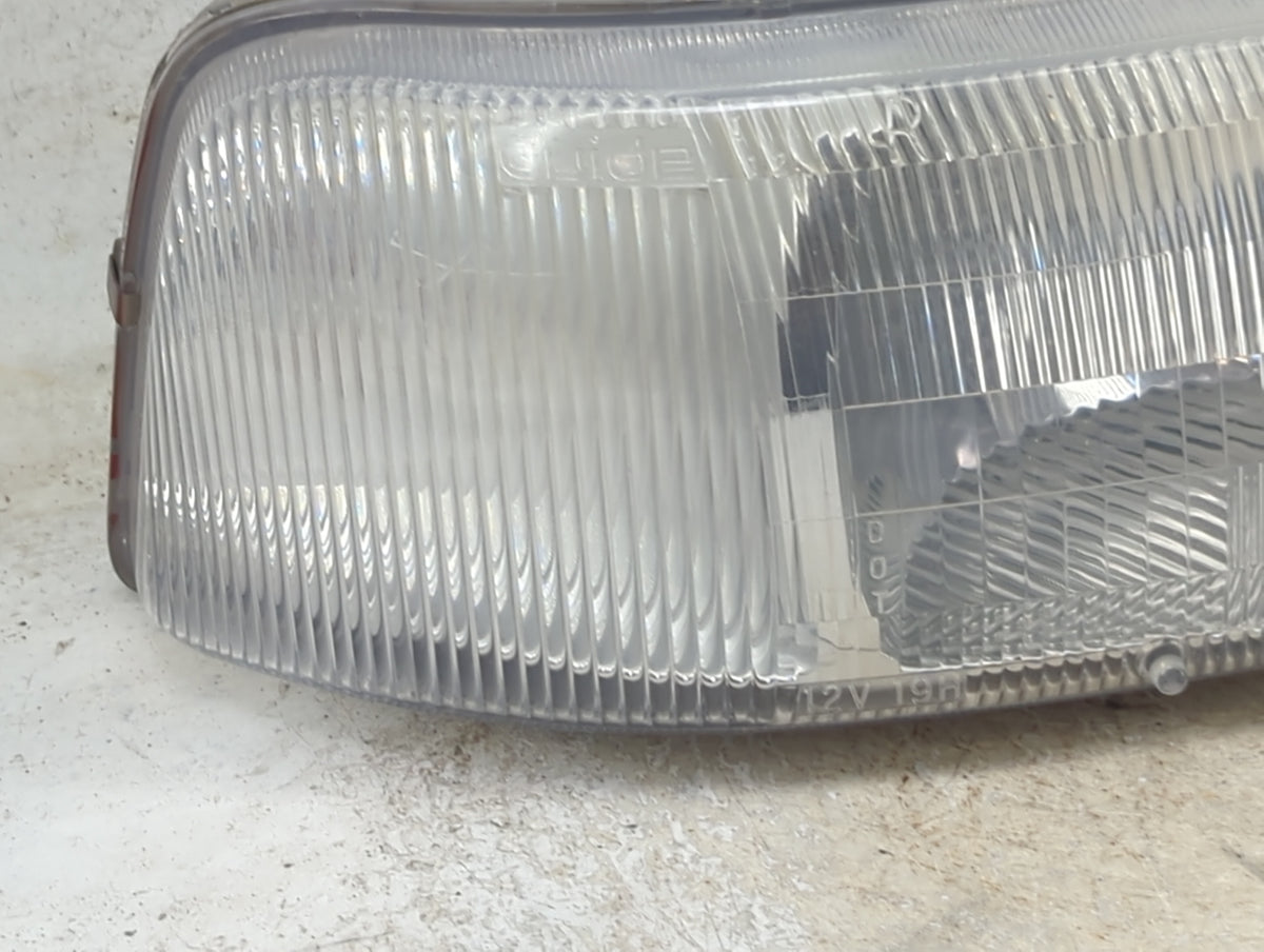 2000-2006 Chevrolet Tahoe Passenger Right Oem Head Light Headlight Lamp 1517760 - Oemusedautoparts1.com