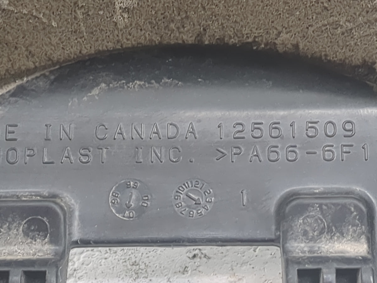 2001 Chevrolet Tahoe Engine Cover - Oemusedautoparts1.com