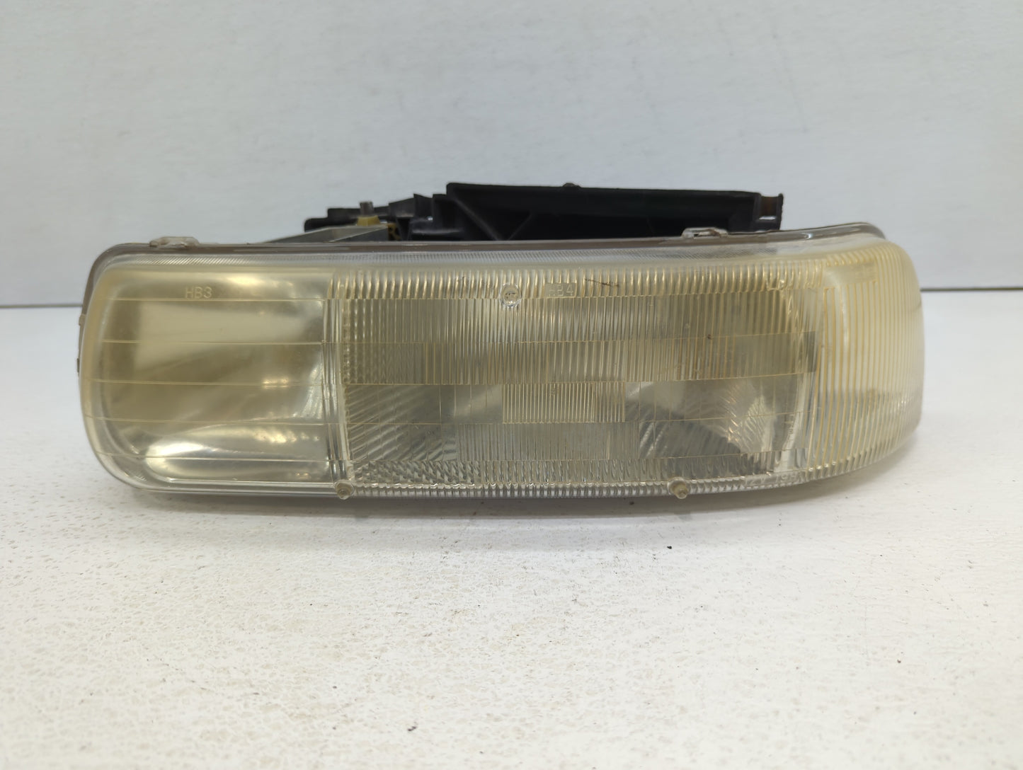 2000-2006 Chevrolet Tahoe Driver Left Oem Head Light Headlight Lamp - Oemusedautoparts1.com
