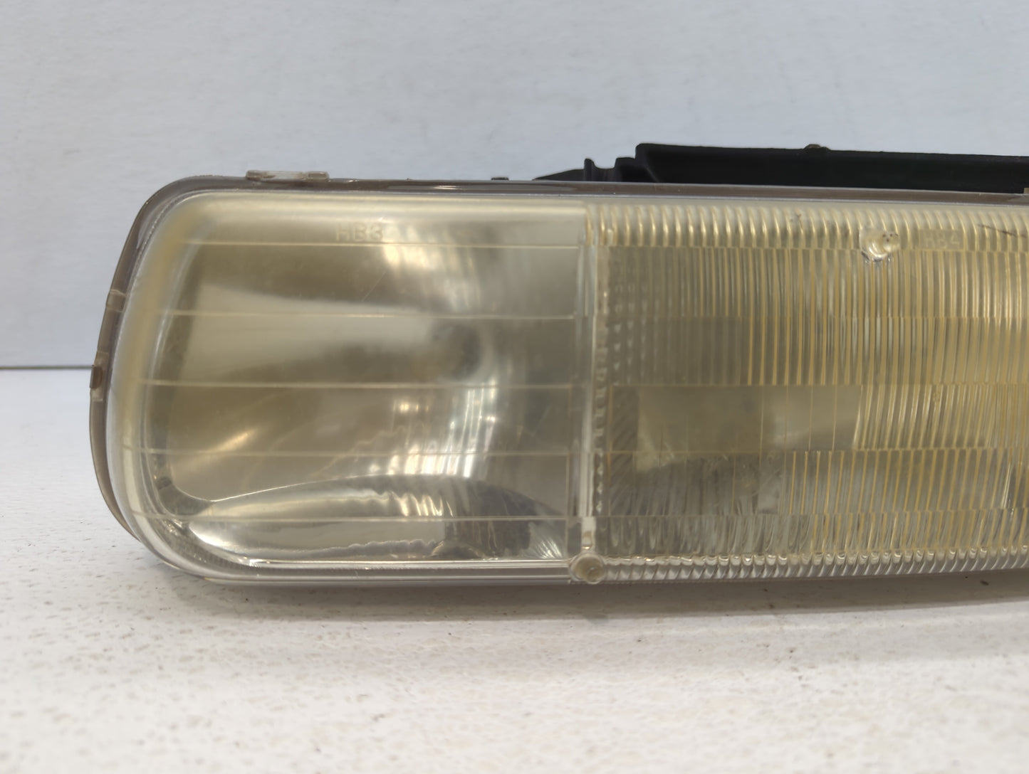 2000-2006 Chevrolet Tahoe Driver Left Oem Head Light Headlight Lamp - Oemusedautoparts1.com