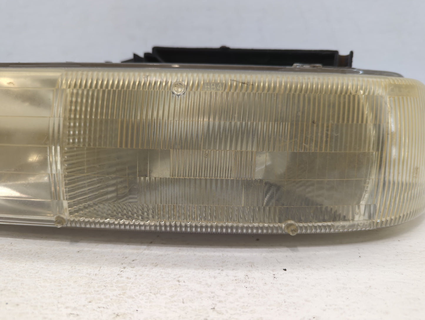 2000-2006 Chevrolet Tahoe Driver Left Oem Head Light Headlight Lamp - Oemusedautoparts1.com