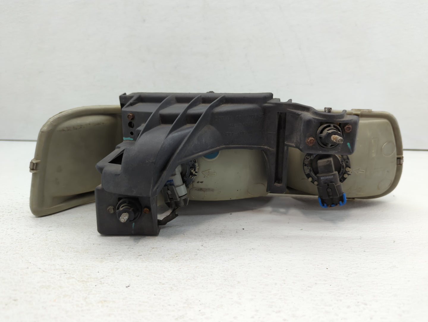 2000-2006 Chevrolet Tahoe Driver Left Oem Head Light Headlight Lamp - Oemusedautoparts1.com