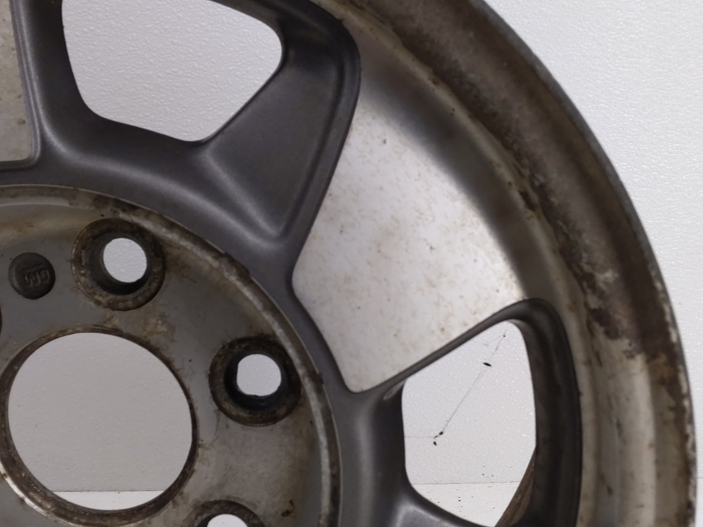 2000-2003 Chevrolet Tahoe Oem Wheel Rim 819596 - Oemusedautoparts1.com
