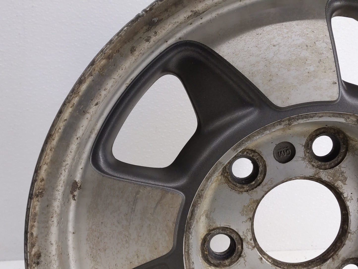 2000-2003 Chevrolet Tahoe Oem Wheel Rim 819596 - Oemusedautoparts1.com
