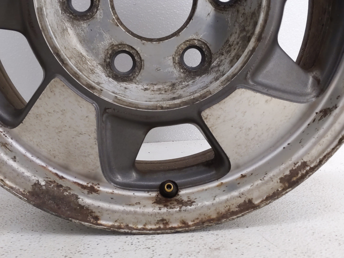 2000-2003 Chevrolet Tahoe Oem Wheel Rim 819597 - Oemusedautoparts1.com