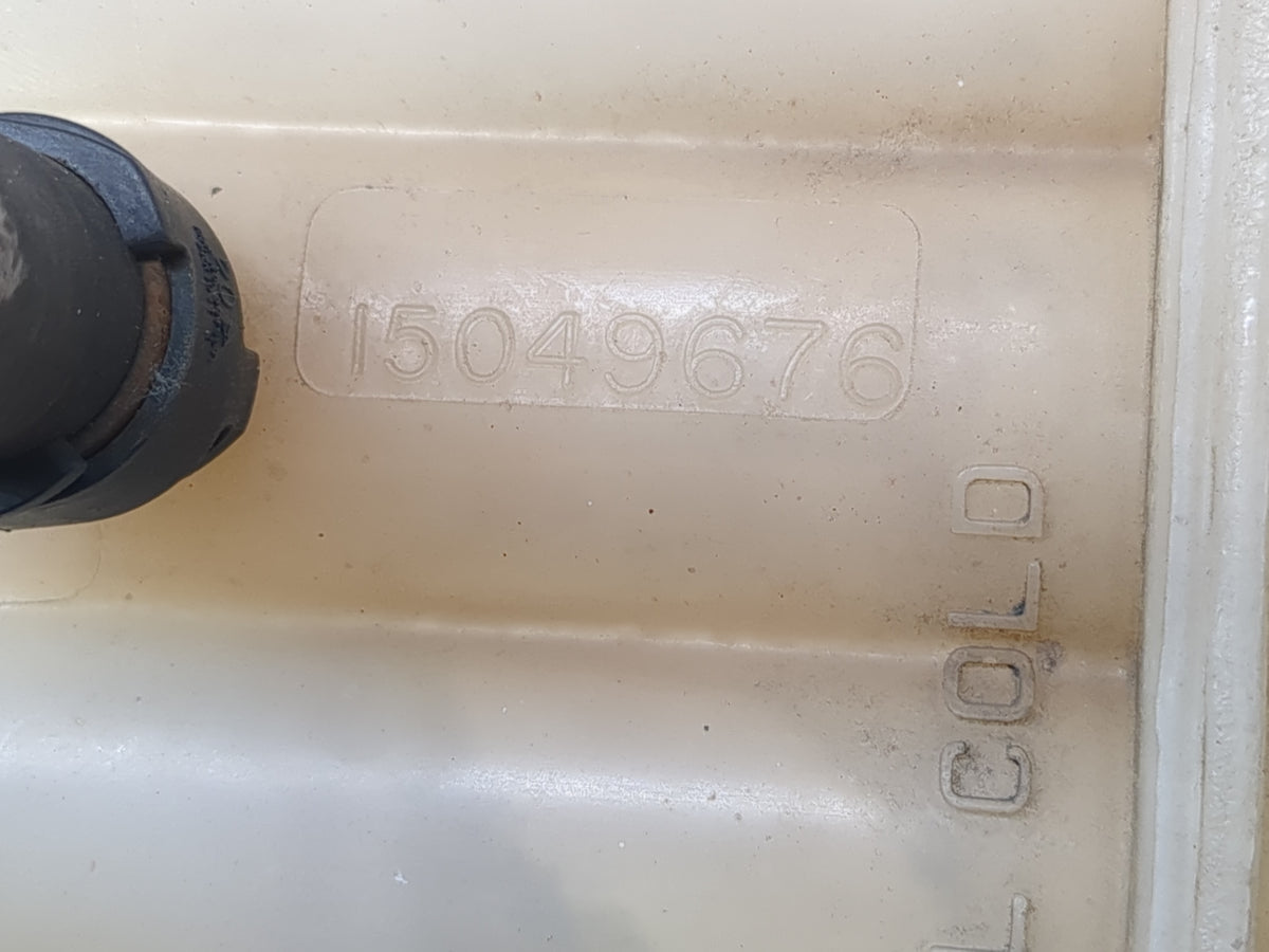 2000-2004 Chevrolet Tahoe Radiator Coolant Overflow Expansion Tank Bottle - Oemusedautoparts1.com