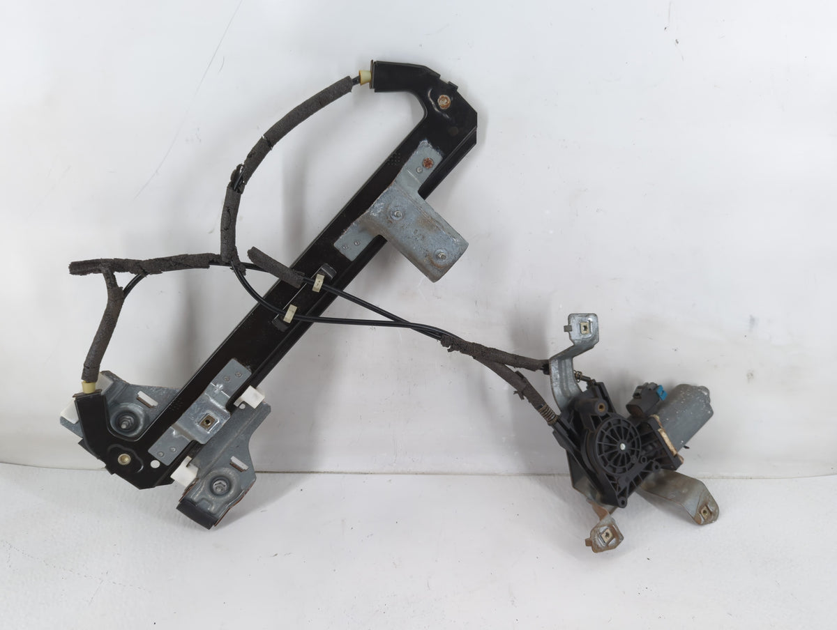 2000-2006 Chevrolet Tahoe Used Window Regulator Right Passenger Rear 944014 - Oemusedautoparts1.com