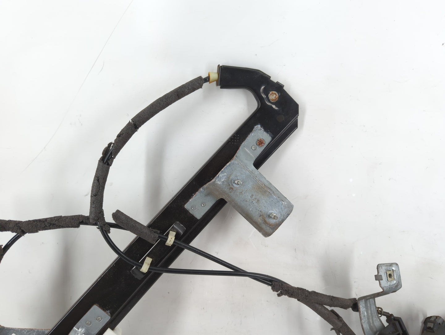 2000-2006 Chevrolet Tahoe Used Driver Left Rear Window Regulator - Oemusedautoparts1.com
