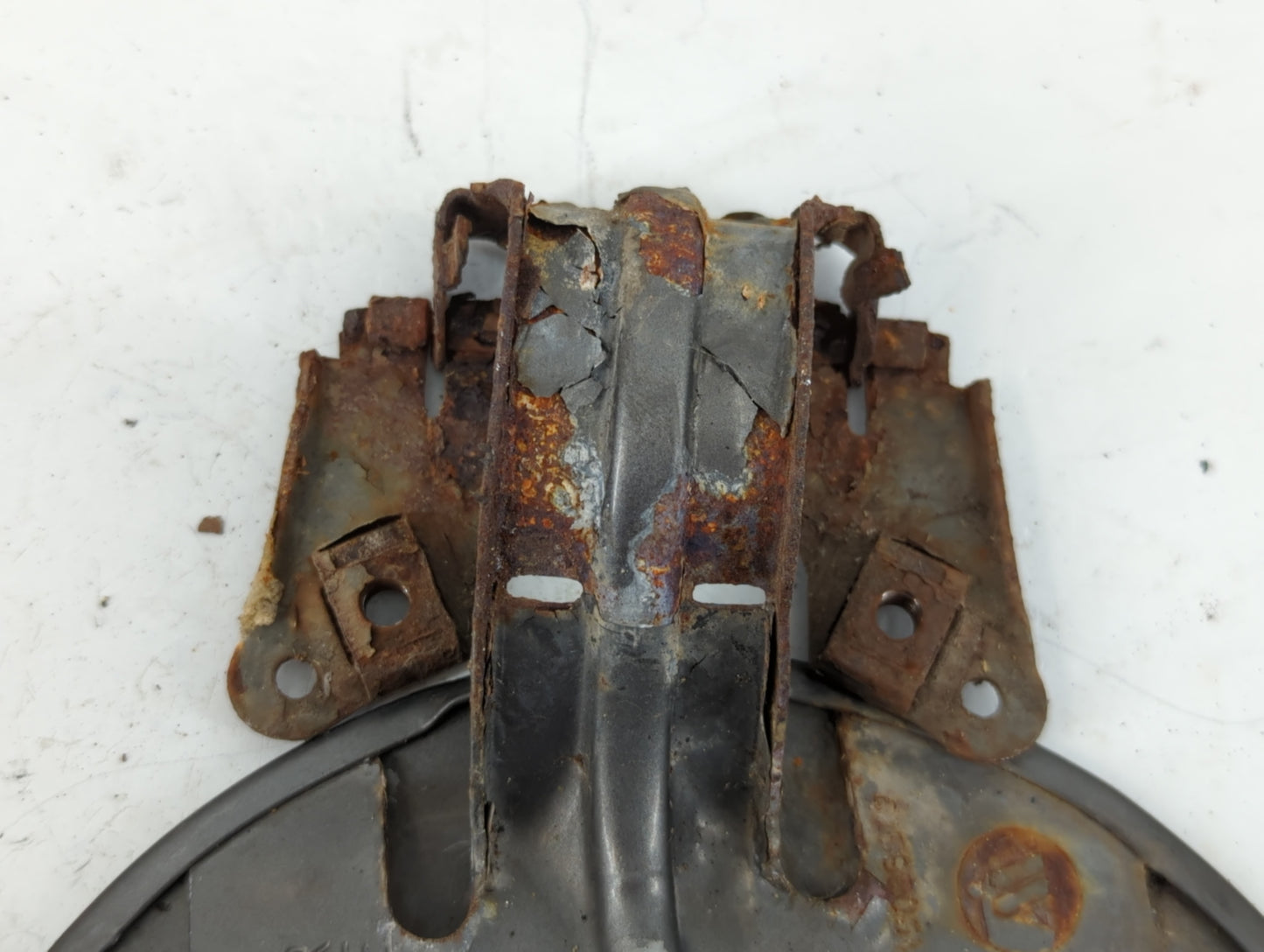 2001 Chevrolet Tahoe Fuel Tank Door Lid Gas Tank - Oemusedautoparts1.com