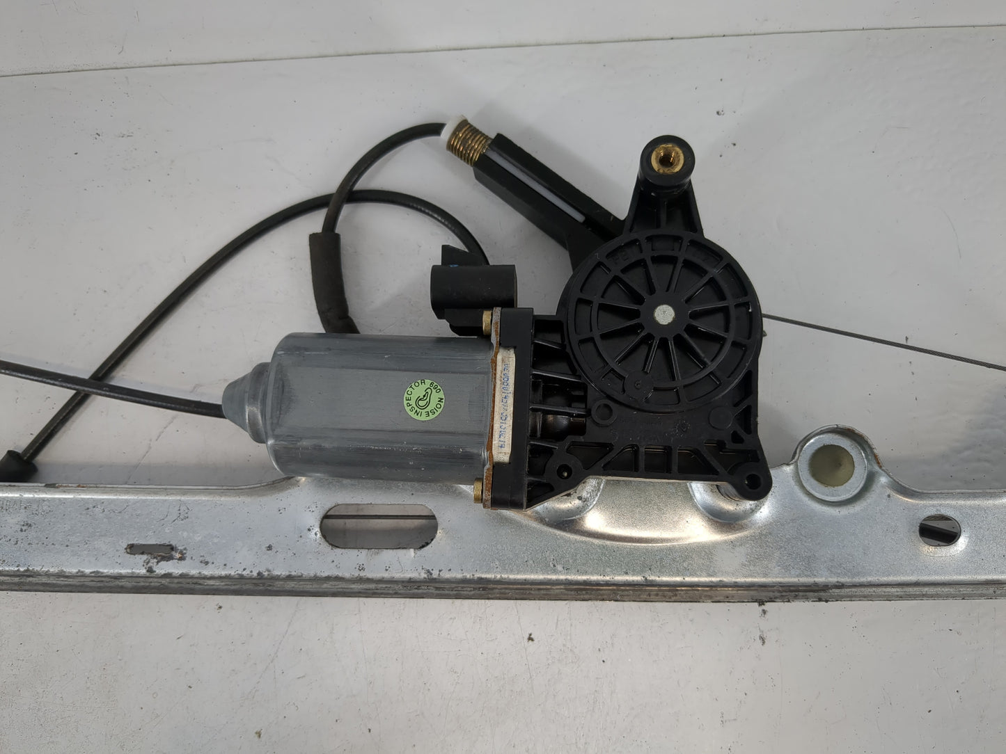 2000-2006 Chevrolet Tahoe Driver Front Left Power Window Motor - Oemusedautoparts1.com