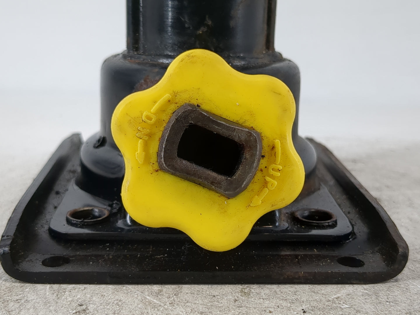 2001 Chevrolet Tahoe Spare Scissor Car Jack 980216 - Oemusedautoparts1.com