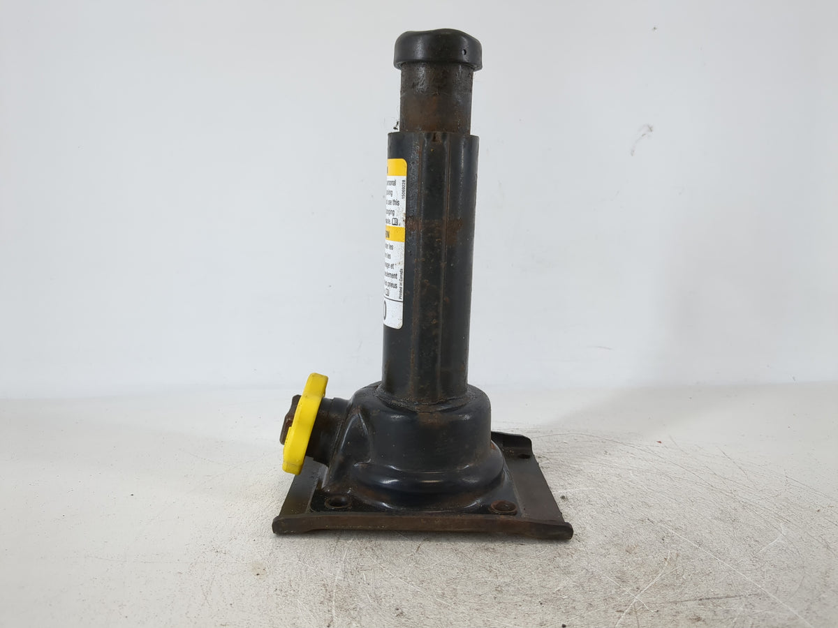 2001 Chevrolet Tahoe Spare Scissor Car Jack 980216 - Oemusedautoparts1.com
