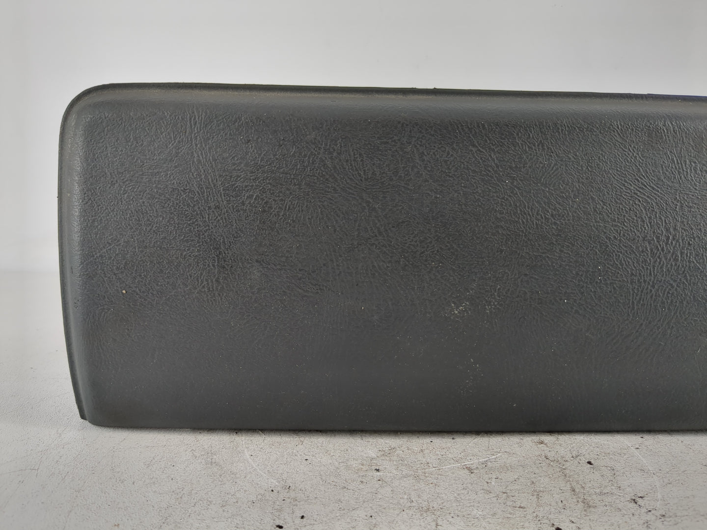 2000-2002 Chevrolet Tahoe Air Bag Passenger Right Dashboard OEM Fits Fits 2000 2001 2002 2003 OEM Used Auto Parts - Oemuseda