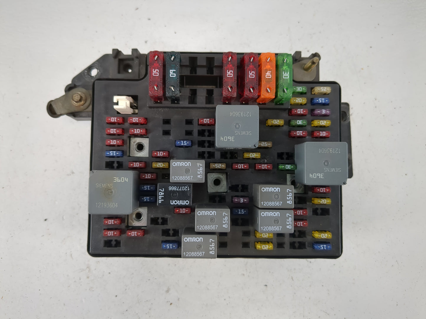 2001 Chevrolet Trailblazer Fusebox Fuse Box Panel Relay Module P/N:15328840 Fits Fits 2000 2002 2003 2004 2005 OEM Used Auto