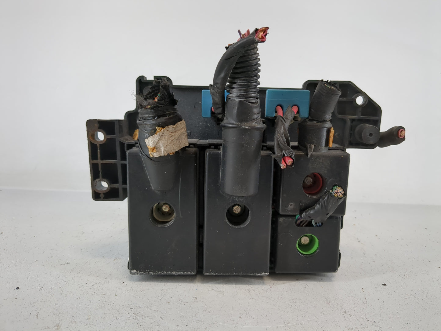 2001 Chevrolet Trailblazer Fusebox Fuse Box Panel Relay Module P/N:15328840 Fits Fits 2000 2002 2003 2004 2005 OEM Used Auto