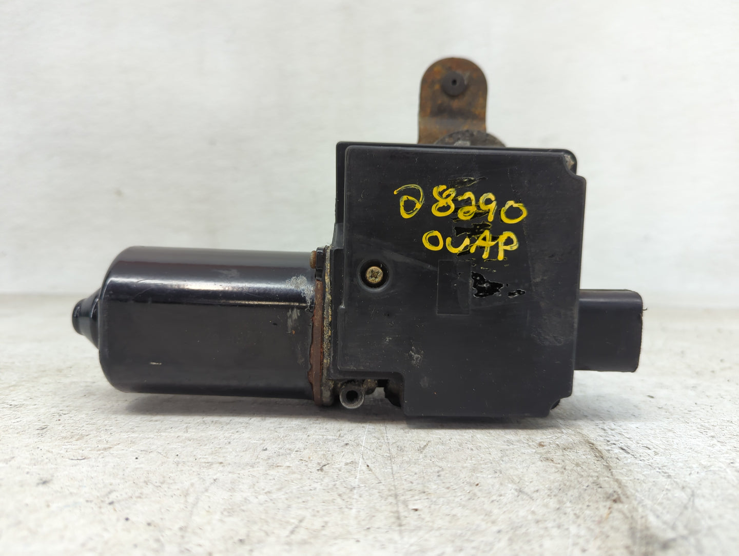 1997-2005 Chevrolet Venture Front Windshield Wiper Motor Fits Fits 1997 1998 1999 2000 2001 2002 2003 2004 2005 OEM Used Aut
