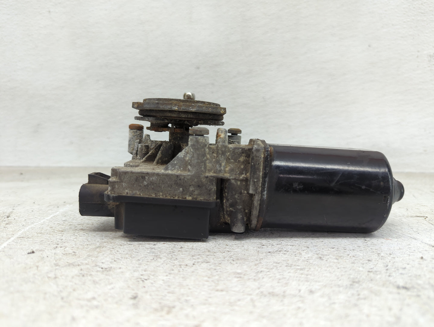1997-2005 Chevrolet Venture Front Windshield Wiper Motor Fits Fits 1997 1998 1999 2000 2001 2002 2003 2004 2005 OEM Used Aut