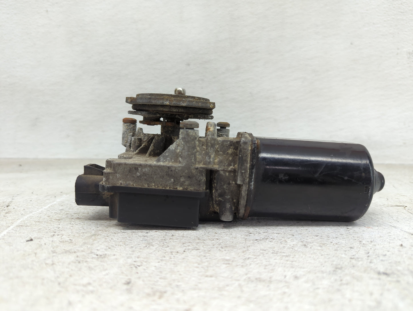 1997-2005 Chevrolet Venture Front Windshield Wiper Motor Fits Fits 1997 1998 1999 2000 2001 2002 2003 2004 2005 OEM Used Aut
