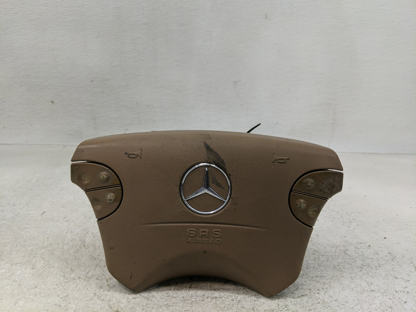 2001 Chrysler E Class Air Bag Driver Left Steering Wheel Mounted Fits OEM Used Auto Parts - Oemusedautoparts1.com