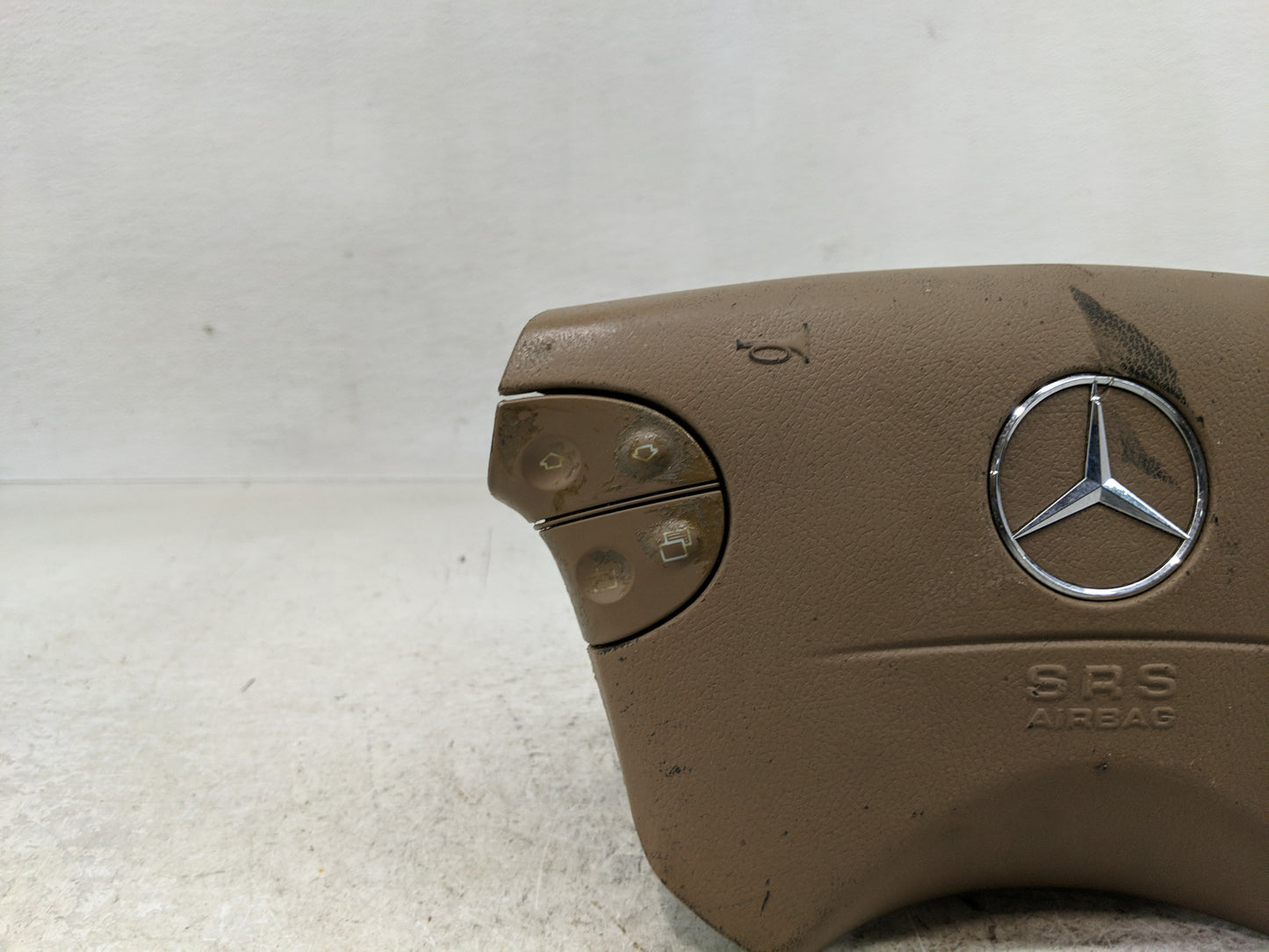 2001 Chrysler E Class Air Bag Driver Left Steering Wheel Mounted Fits OEM Used Auto Parts - Oemusedautoparts1.com