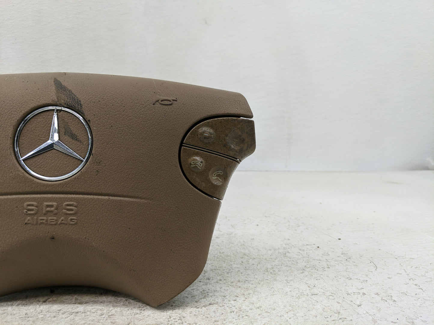 2001 Chrysler E Class Air Bag Driver Left Steering Wheel Mounted Fits OEM Used Auto Parts - Oemusedautoparts1.com