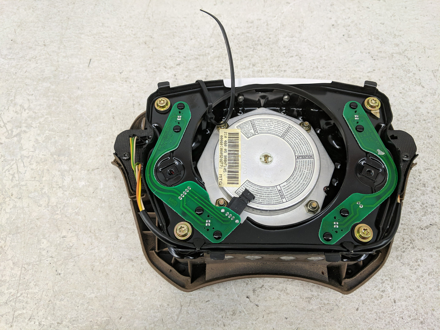 2001 Chrysler E Class Air Bag Driver Left Steering Wheel Mounted Fits OEM Used Auto Parts - Oemusedautoparts1.com