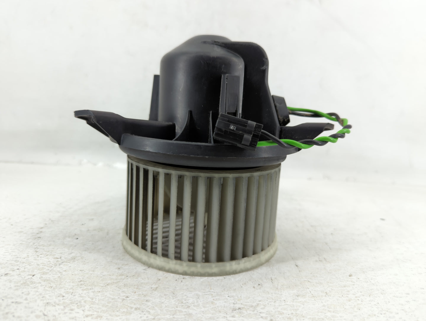 2001 Chrysler Grand Voyager Rear Heater AC Blower Motor P/N:790515B Fits OEM Used Auto Parts - Oemusedautoparts1.com