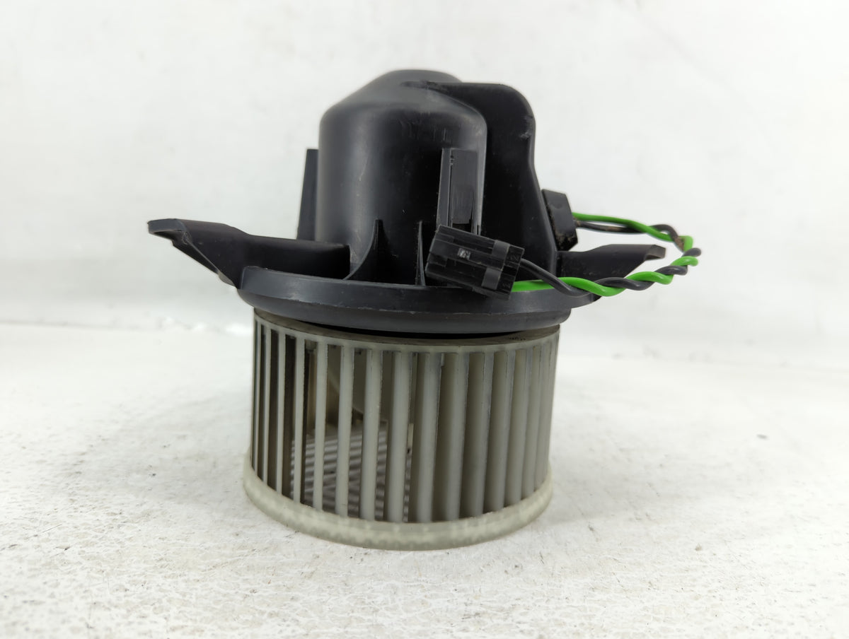 2001 Chrysler Grand Voyager Heater AC Blower Motor P/N:790515B Fits OEM Used Auto Parts - Oemusedautoparts1.com