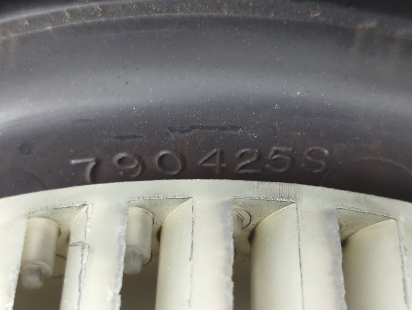 2001 Chrysler Grand Voyager Rear Heater AC Blower Motor P/N:790515B Fits OEM Used Auto Parts - Oemusedautoparts1.com