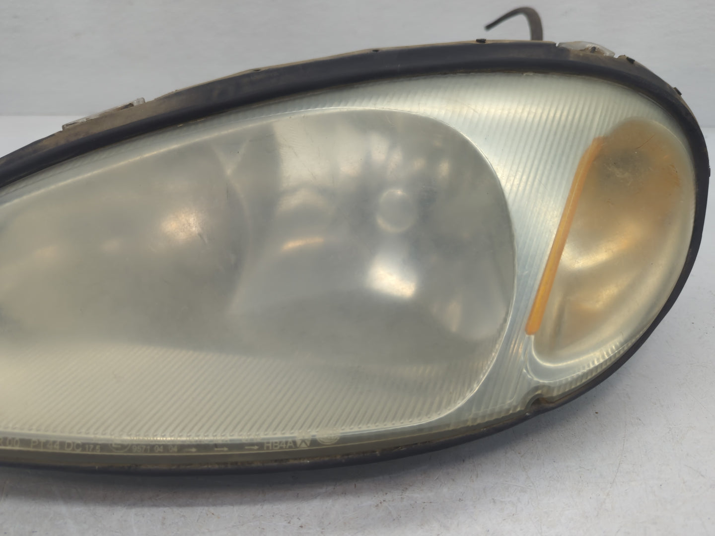 2001-2005 Chrysler Pt Cruiser Driver Left Oem Head Light Headlight Lamp - Oemusedautoparts1.com