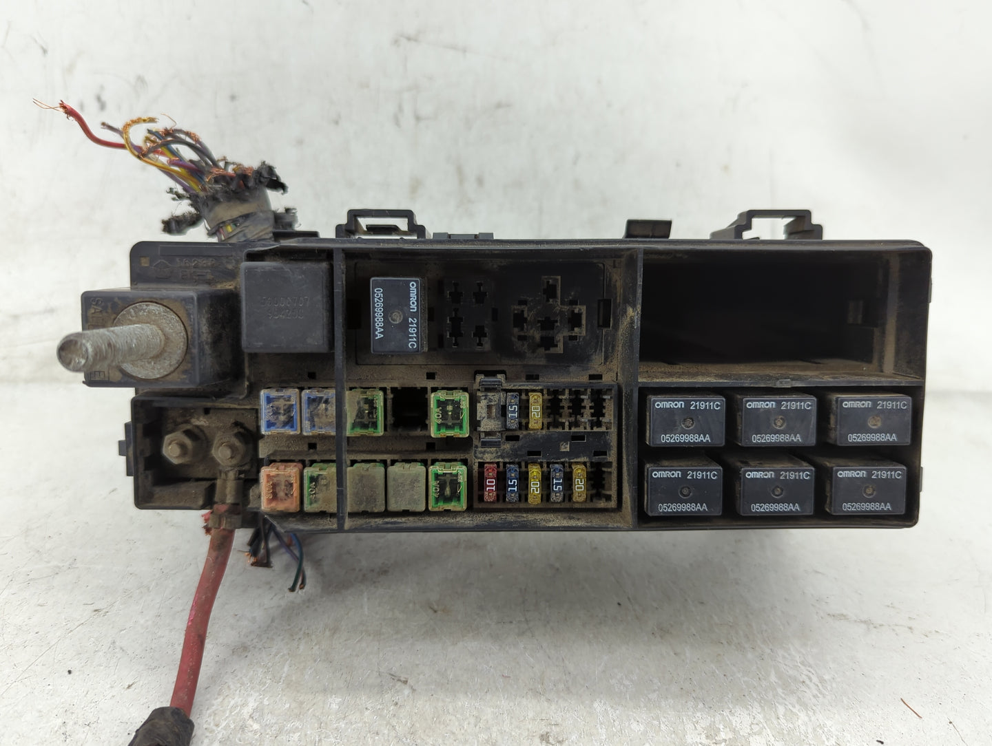 2001-2002 Chrysler Pt Cruiser Fusebox Fuse Box Panel Relay Module Fits Fits 2001 2002 OEM Used Auto Parts - Oemusedautoparts
