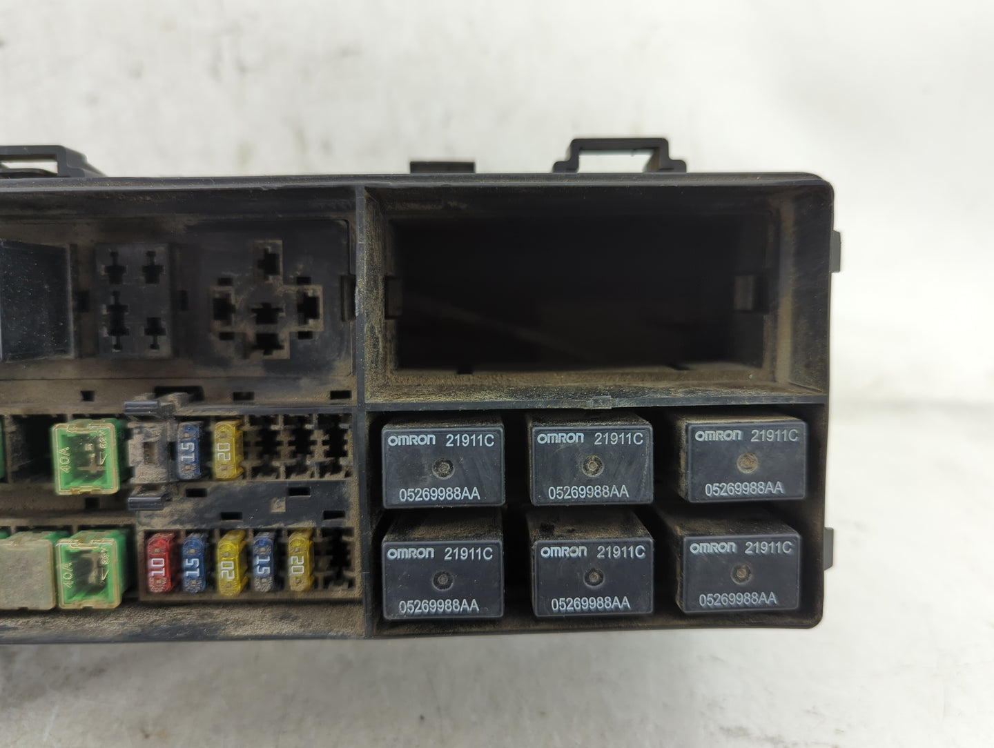 2001-2002 Chrysler Pt Cruiser Fusebox Fuse Box Panel Relay Module Fits Fits 2001 2002 OEM Used Auto Parts - Oemusedautoparts