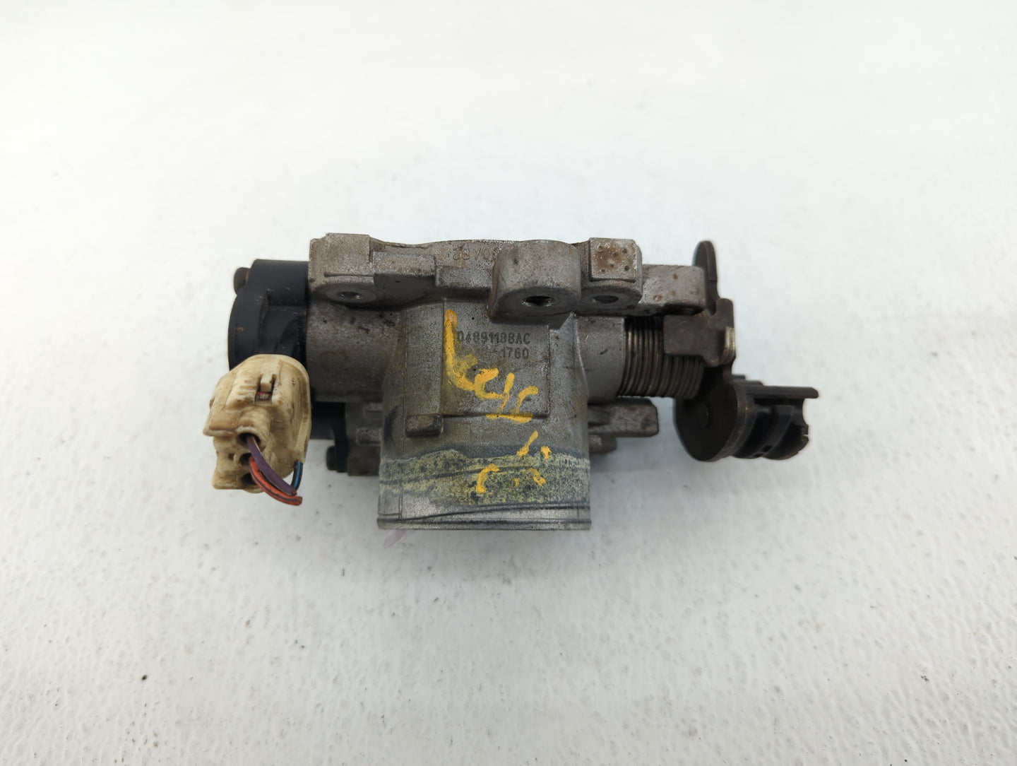 2001-2002 Chrysler Pt Cruiser Throttle Body P/N:04891188AC 11200000AB2 Fits Fits 2001 2002 OEM Used Auto Parts - Oemusedauto
