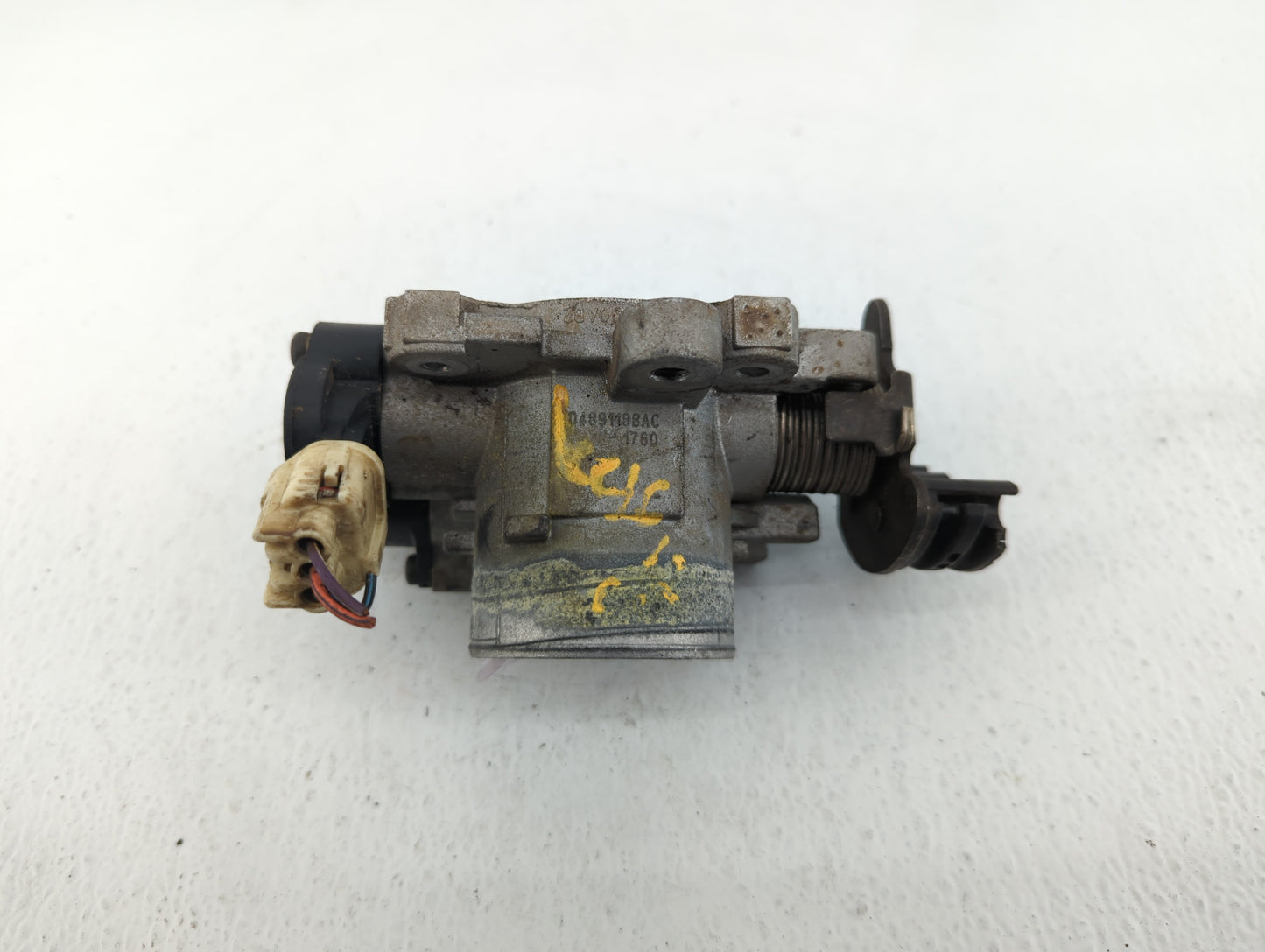 2001-2002 Chrysler Pt Cruiser Throttle Body P/N:04891188AC 11200000AB2 Fits Fits 2001 2002 OEM Used Auto Parts - Oemusedauto