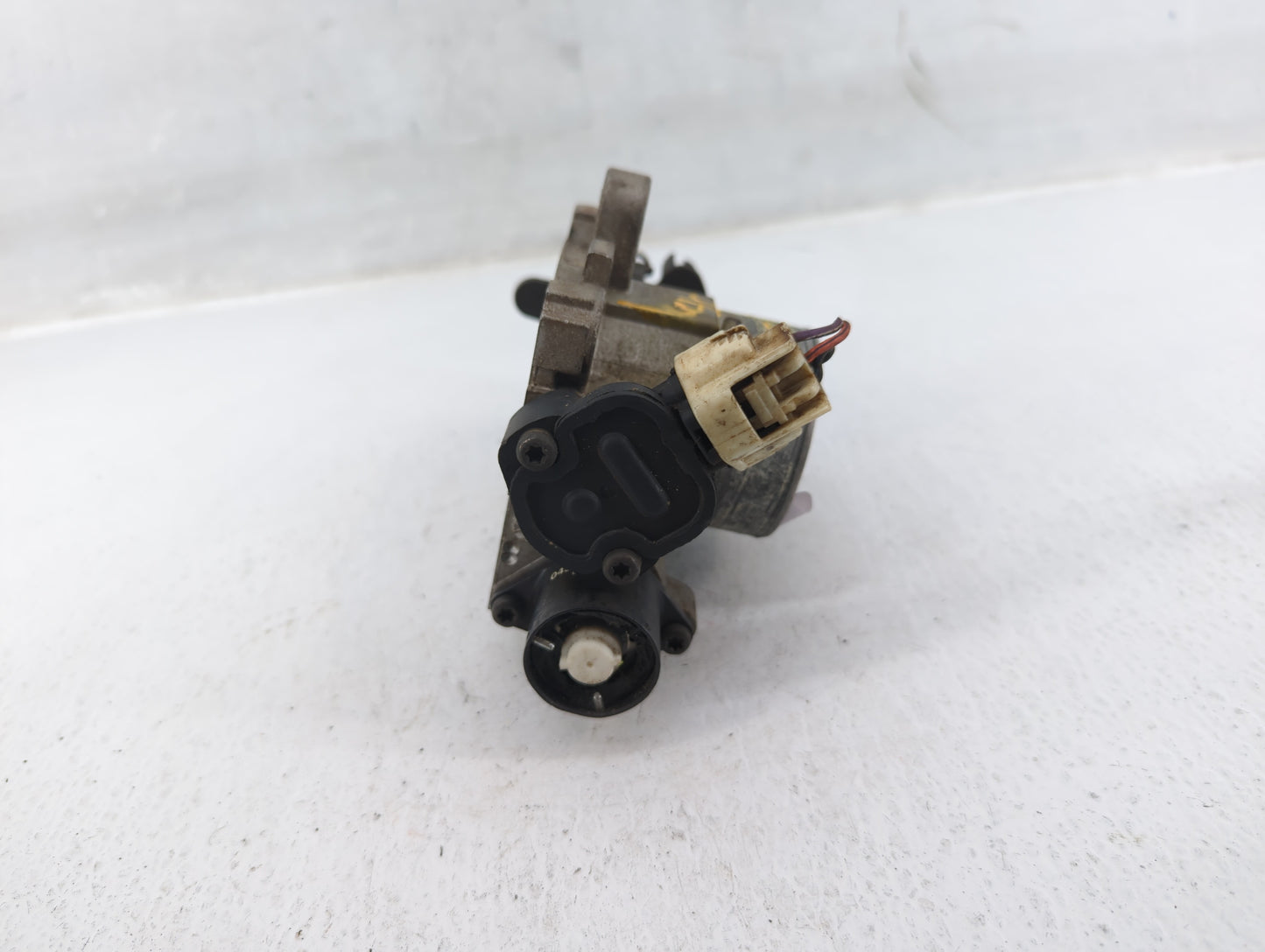 2001-2002 Chrysler Pt Cruiser Throttle Body P/N:04891188AC 11200000AB2 Fits Fits 2001 2002 OEM Used Auto Parts - Oemusedauto