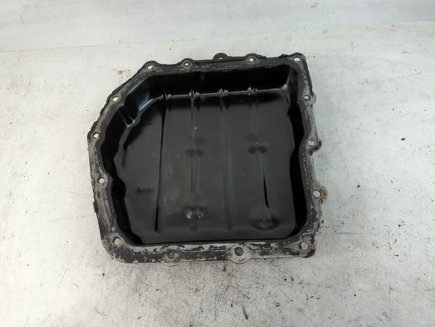 2001-2002 Chrysler Pt Cruiser Engine Oil Pan P/N:997 0330 Fits Fits 2001 2002 OEM Used Auto Parts - Oemusedautoparts1.com