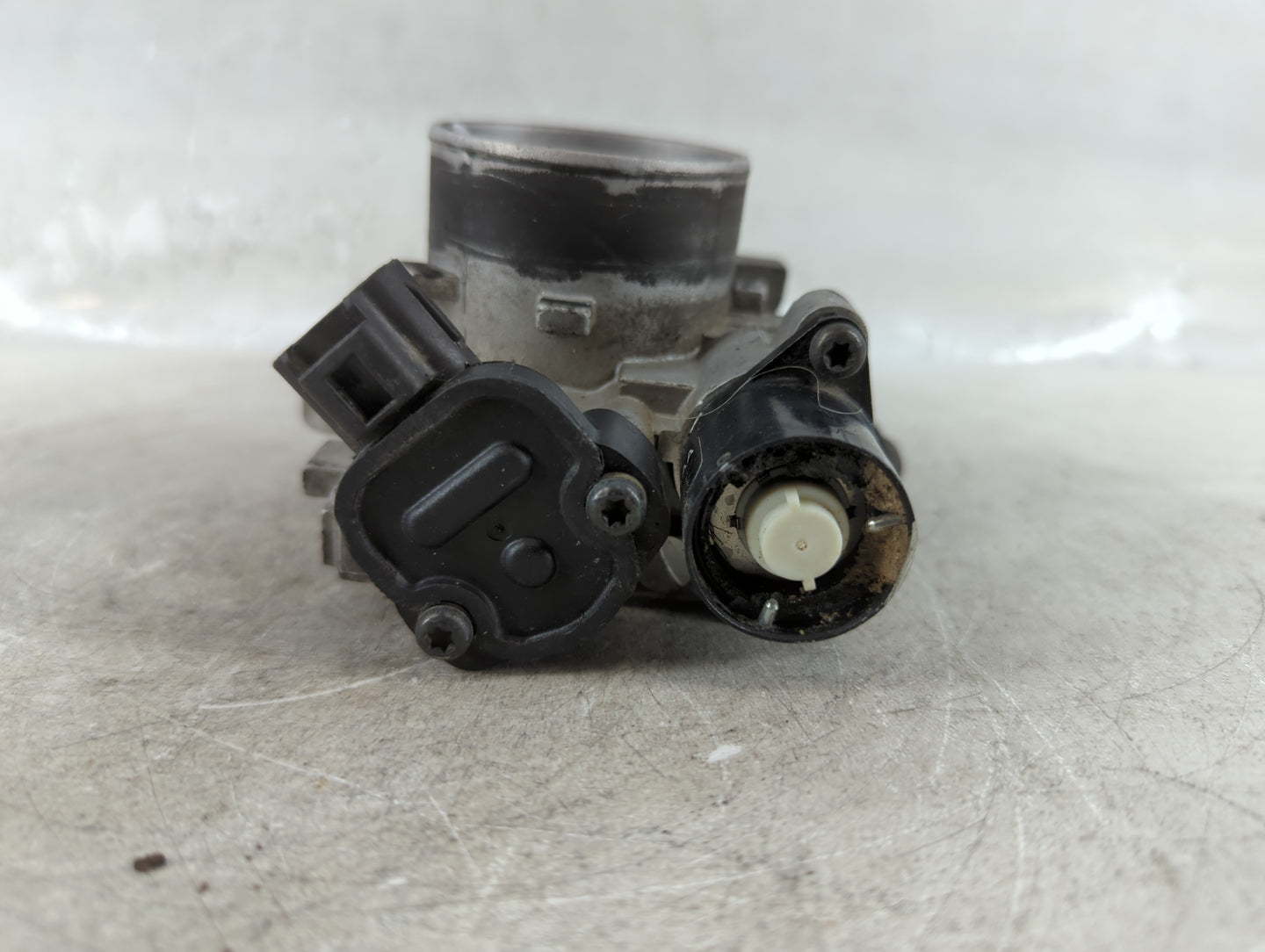 2001-2002 Chrysler Pt Cruiser Throttle Body P/N:04891188AC Fits Fits 2001 2002 OEM Used Auto Parts - Oemusedautoparts1.com